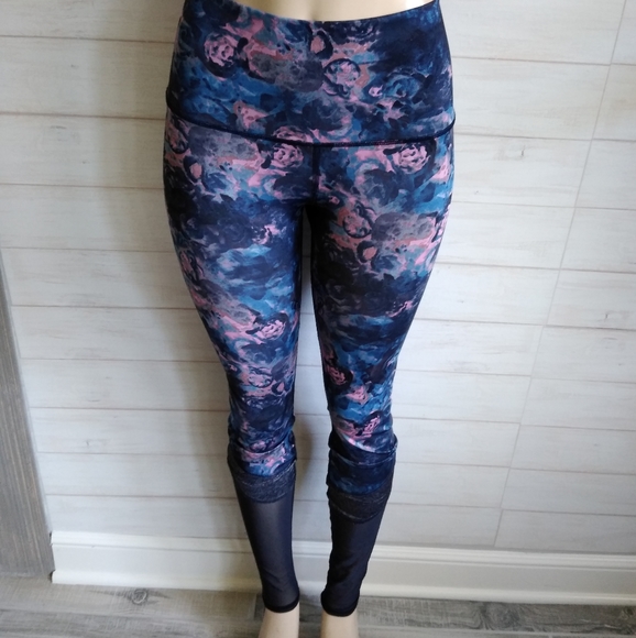 Lululemon floral Lion & Mesh Leggings - Picture 5 of 7